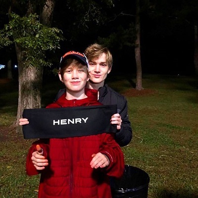 Macsen Lintz tagging a banner named Henry. Know about  Macsen's personal life, married, girlfriend, movies, tv series, blockbusters, The Walking Dead, Height, Instagram,and others 